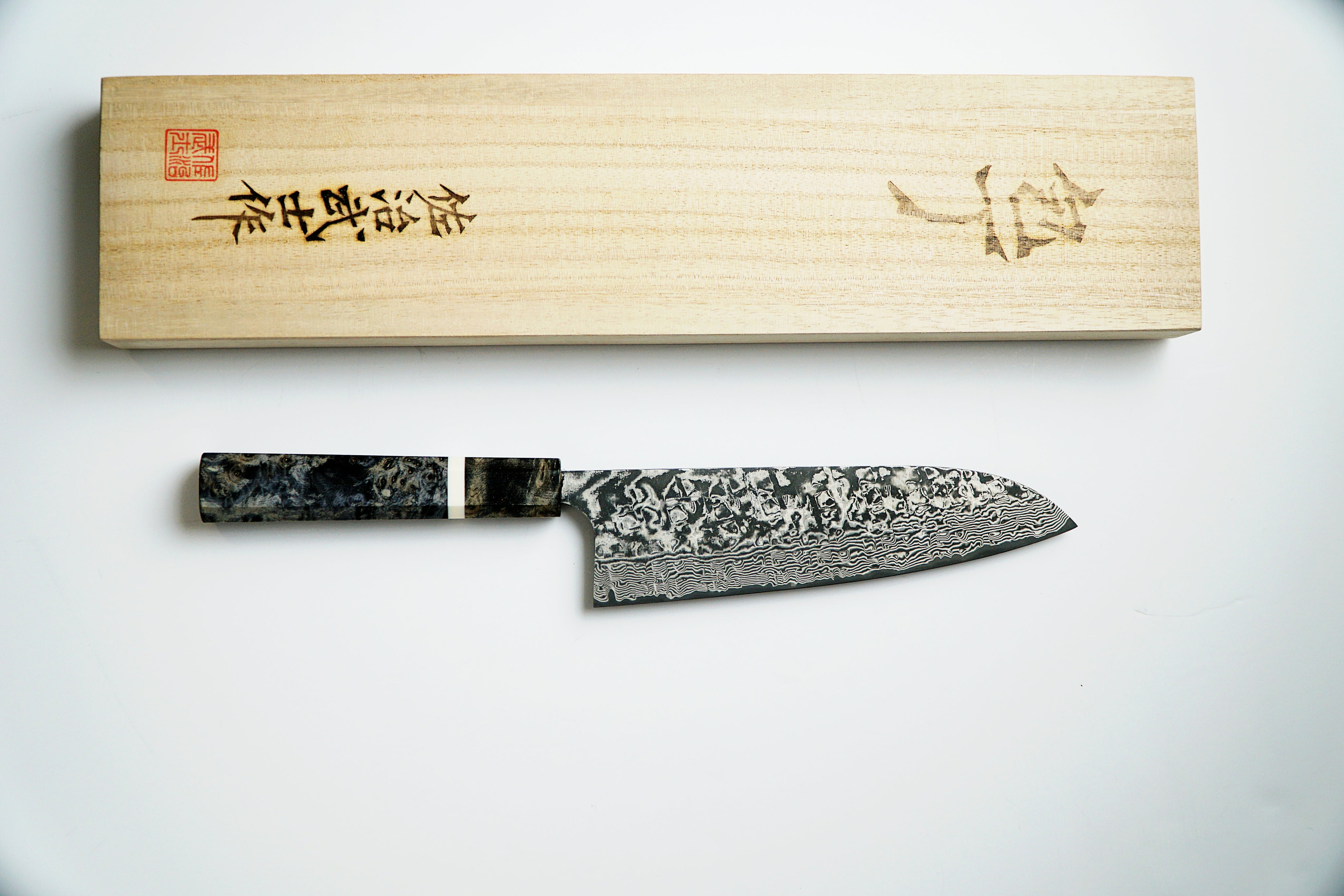 Takeshi Saji - R2 Damascus Black Finished - SANTOKU