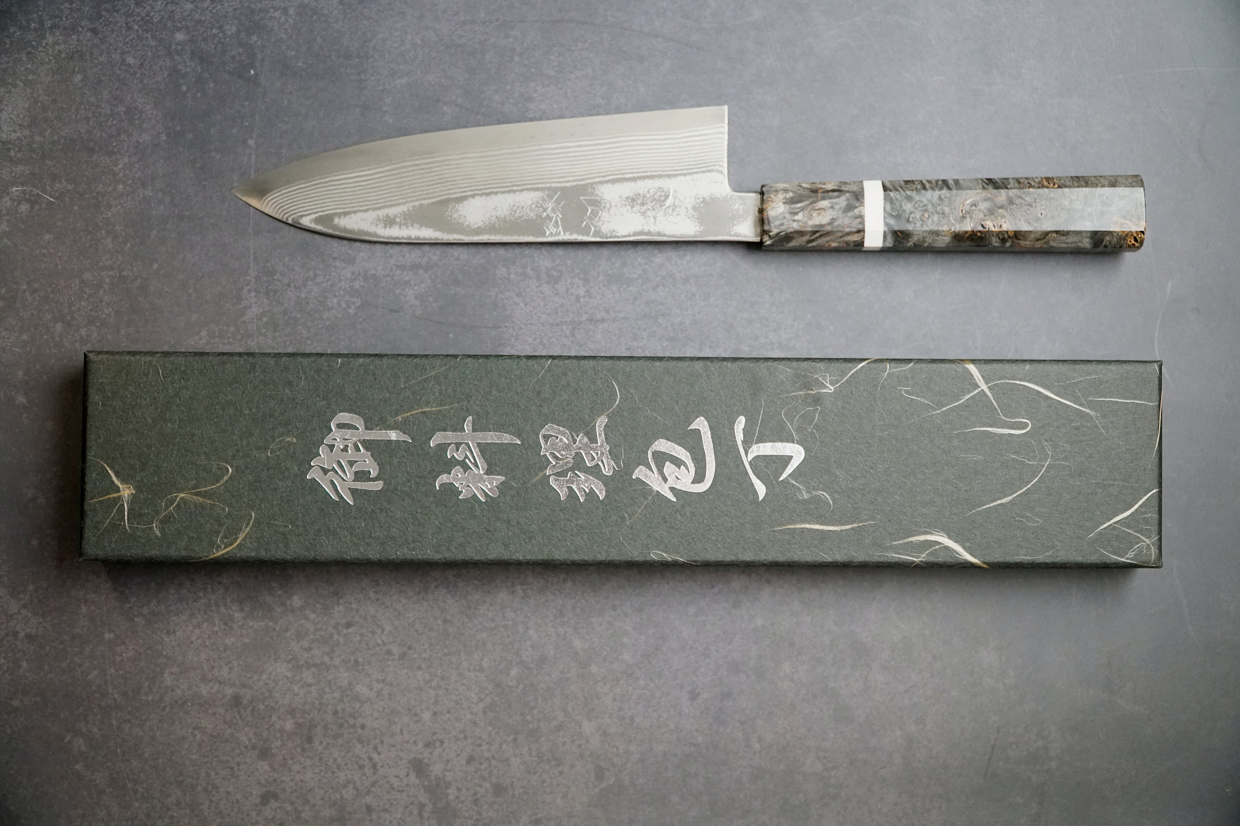 HATSUKOKORO - Ginsou Ginsan - Nikkel damaszt - SANTOKU 180mm