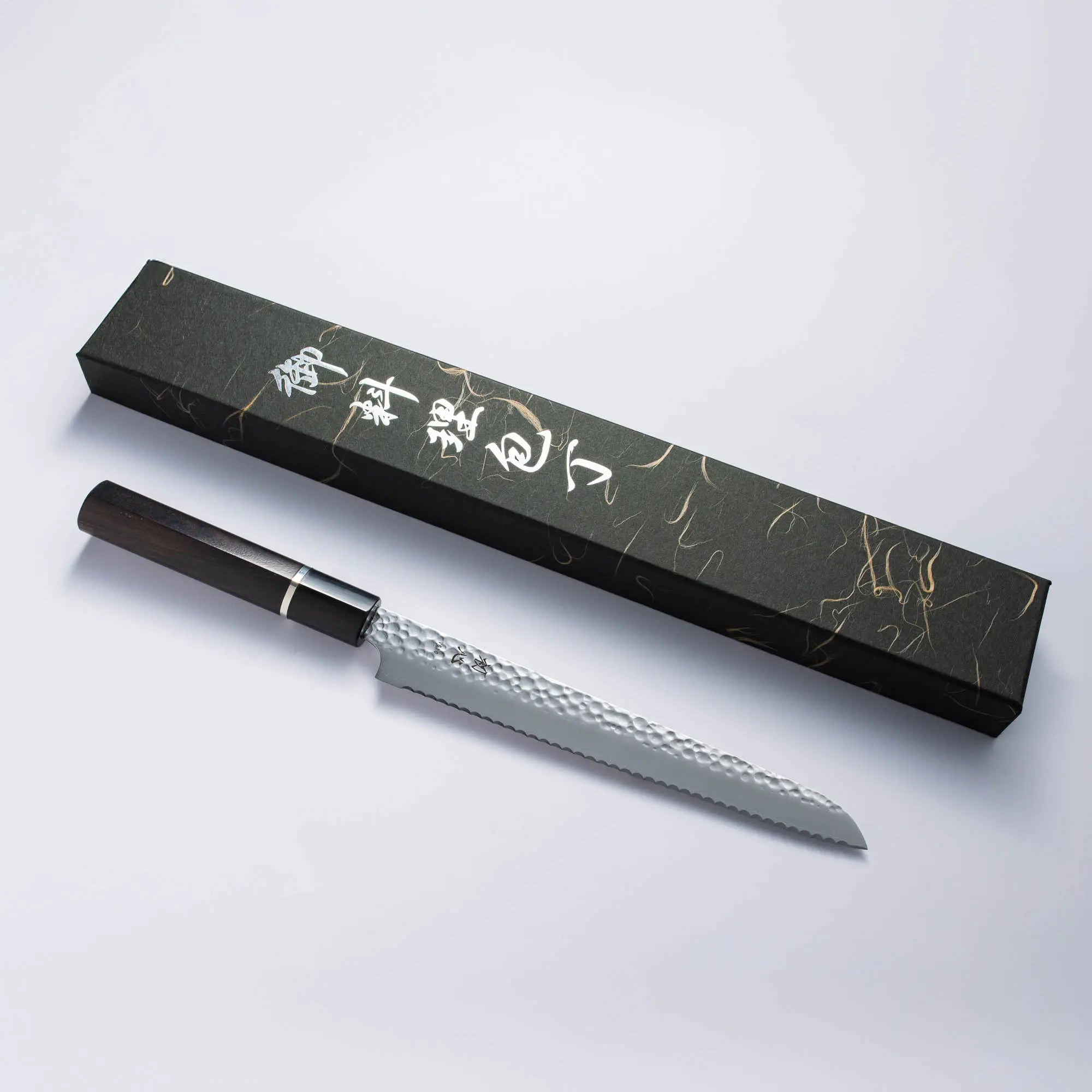 HATSUKOKORO - VG10 - Kenyérvágó kés 210 mm penge hossz.