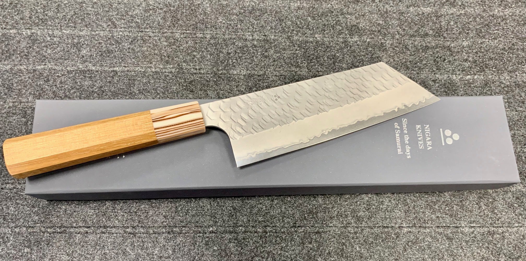 KIRITSUKE NAKIRI - Kurouchi Tsuchime -  180mm