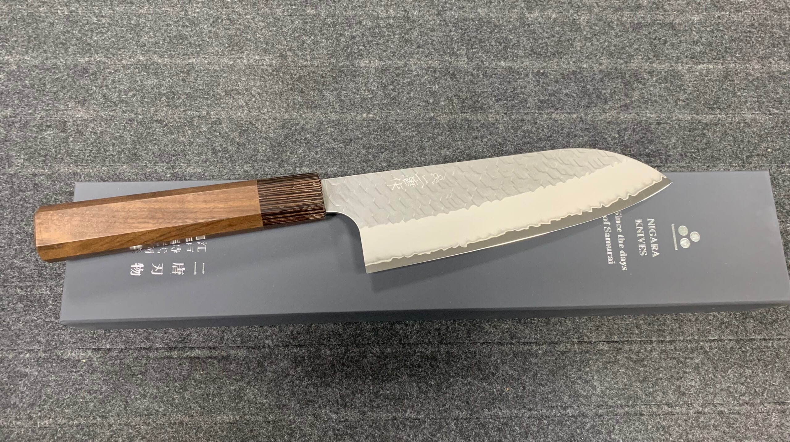 SANTOKU - Kurouchi Tsuchime -  180mm