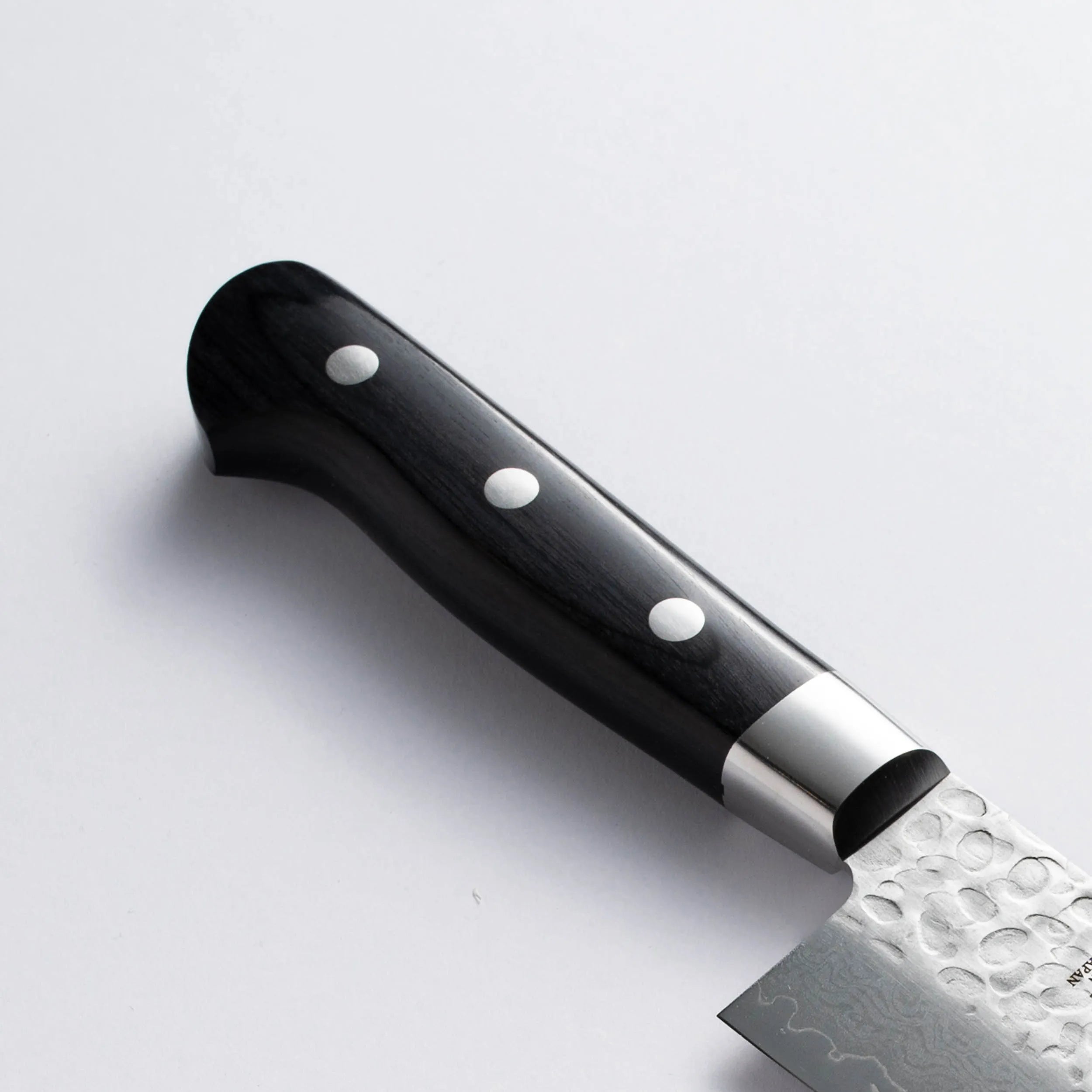 SAKAI TAKAYUKI - 17 Layer Hammered Damascus - SANTOKU - AUS10 - 180mm