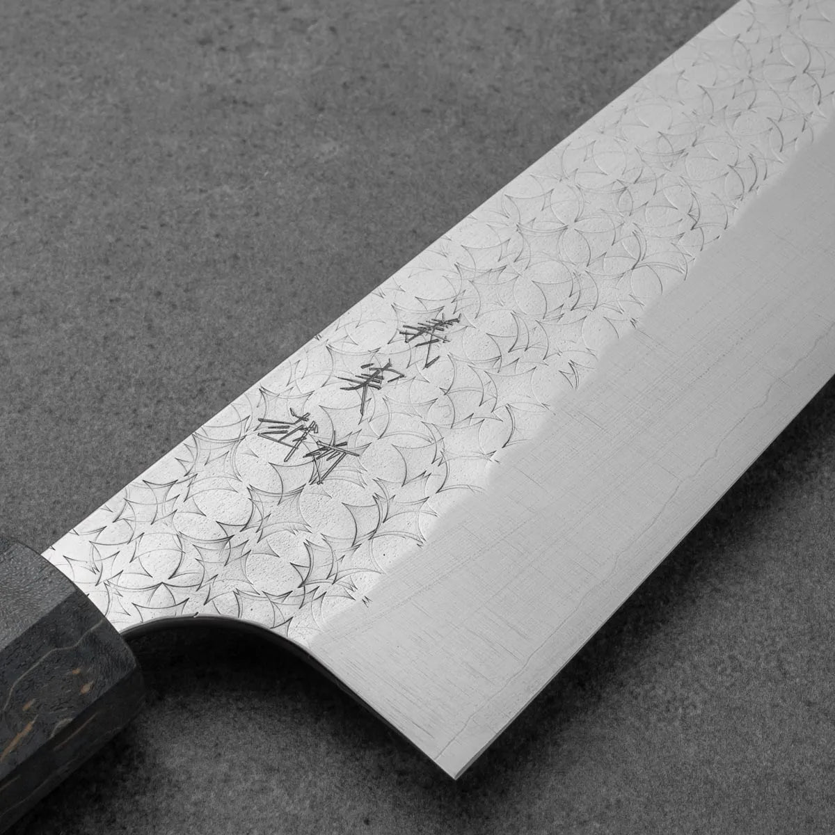 KENGATA-GYUTO - Minamo sorozat - Stabilizált fa markolat - R2/SG2 - 210mm