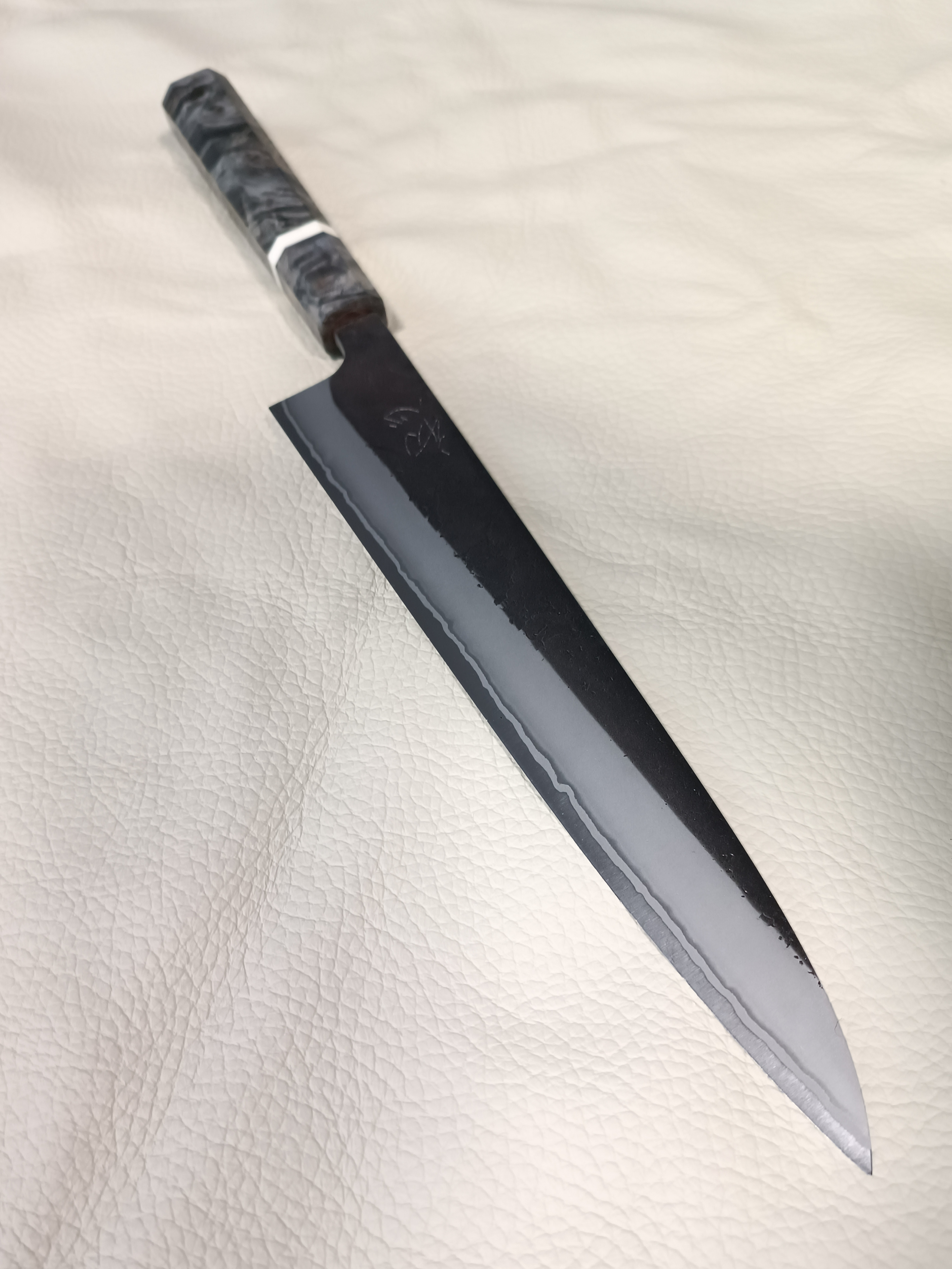 Yoshikane Hamono -Shirogami 2# -Kurouchi Stainless Clad - Sujihiki 240mm