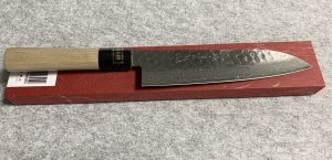 Jikko 180 mm Santoku (univerzális kés ) 17 rétegű Vg-10 kalapált penge