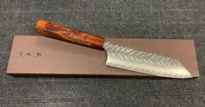 Yoshimi Kato ,,V,,ˇmintázattal kalapált R2/SG2 kalapált Bunka japán kés 165mm Szantálfa markolat